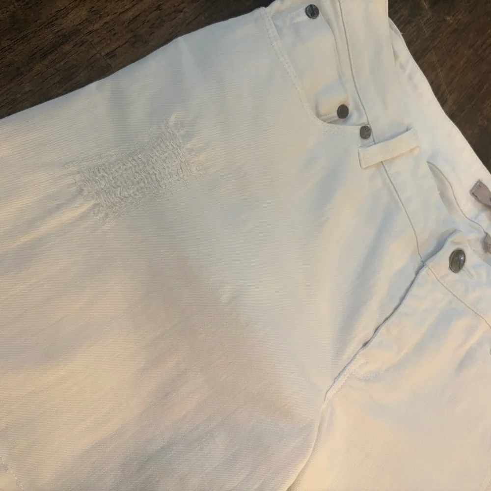 MAX JEANS White Denim Jean Shorts! Wide leg or roll up! Excellent condition! 6